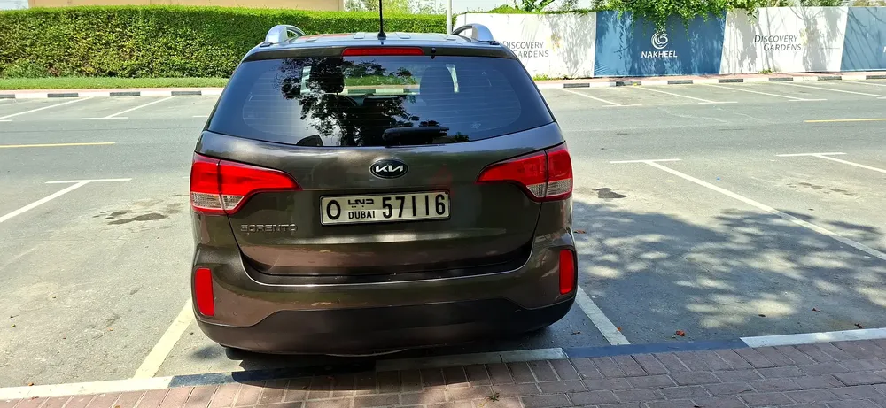 Kia Sorento DLX AWD 2014 - GCC Specs - Well Maintained - Image 4