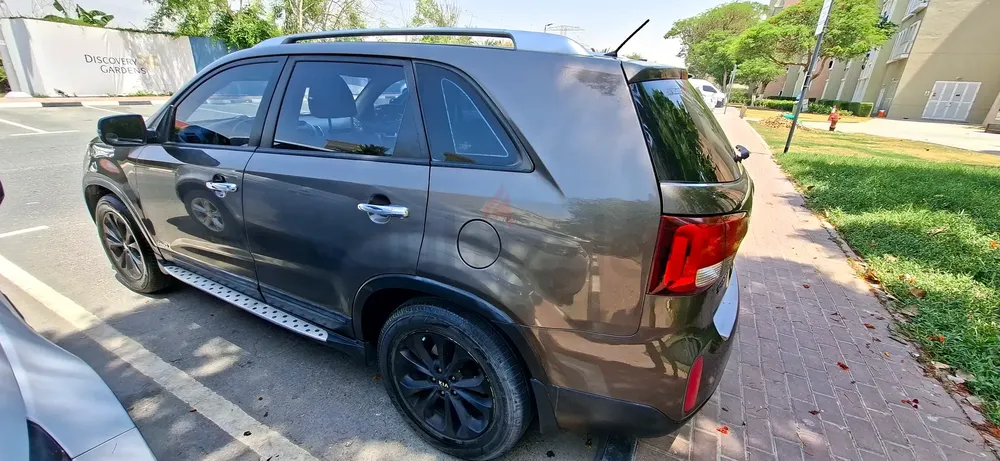 Kia Sorento DLX AWD 2014 - GCC Specs - Well Maintained - Image 5