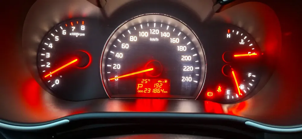 Kia Sorento DLX AWD 2014 - GCC Specs - Well Maintained - Image 7