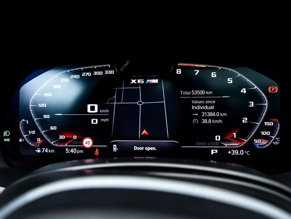 BUY NOW, PAY 2027 | THE BLACKLINE STANDARD | BMW Warranty + Service, GCC, Low KMs - Image 12