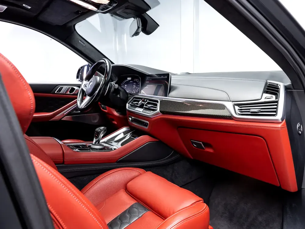 BUY NOW, PAY 2027 | THE BLACKLINE STANDARD | BMW Warranty + Service, GCC, Low KMs - Image 13