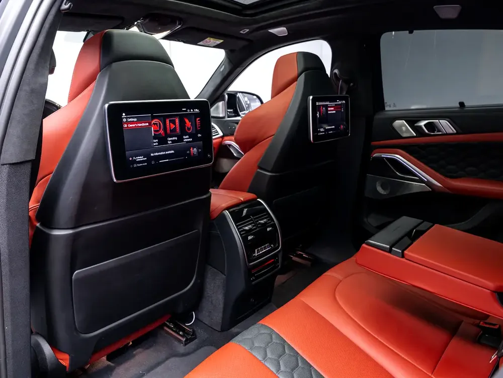 BUY NOW, PAY 2027 | THE BLACKLINE STANDARD | BMW Warranty + Service, GCC, Low KMs - Image 18
