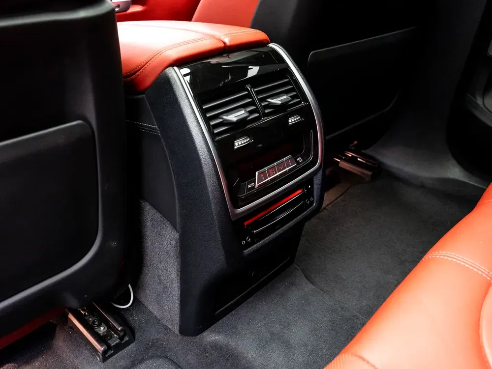 BUY NOW, PAY 2027 | THE BLACKLINE STANDARD | BMW Warranty + Service, GCC, Low KMs - Image 20