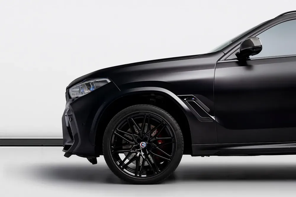 BUY NOW, PAY 2027 | THE BLACKLINE STANDARD | BMW Warranty + Service, GCC, Low KMs - Image 6
