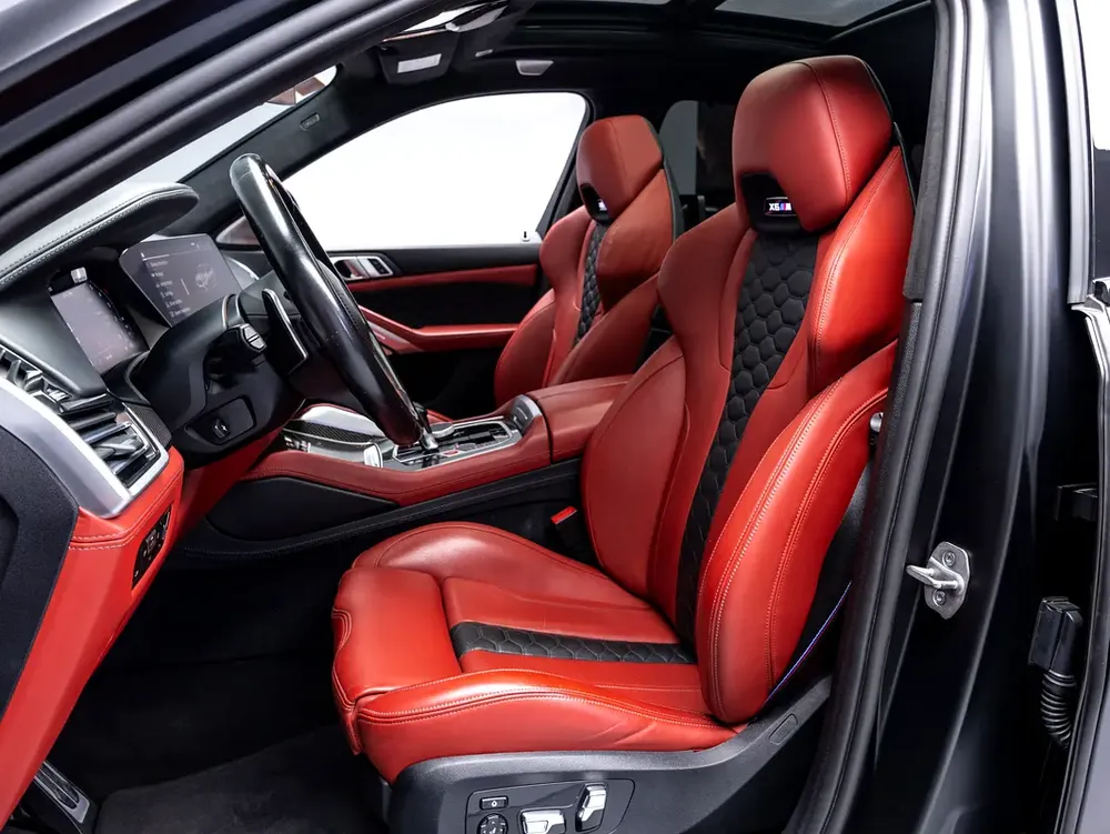 BUY NOW, PAY 2027 | THE BLACKLINE STANDARD | BMW Warranty + Service, GCC, Low KMs - Image 9