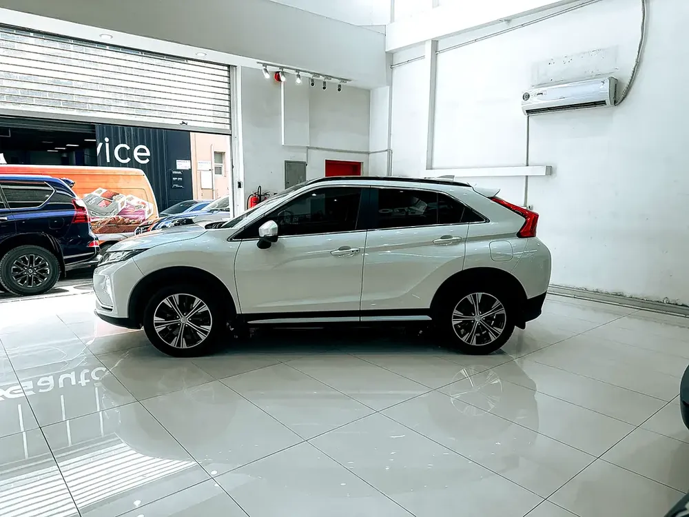 2019 Mitsubishi Eclipse Cross GT Premium | GCC Specs | Only 39,000 KM | Under Warranty | PM 900 Aed - Image 17