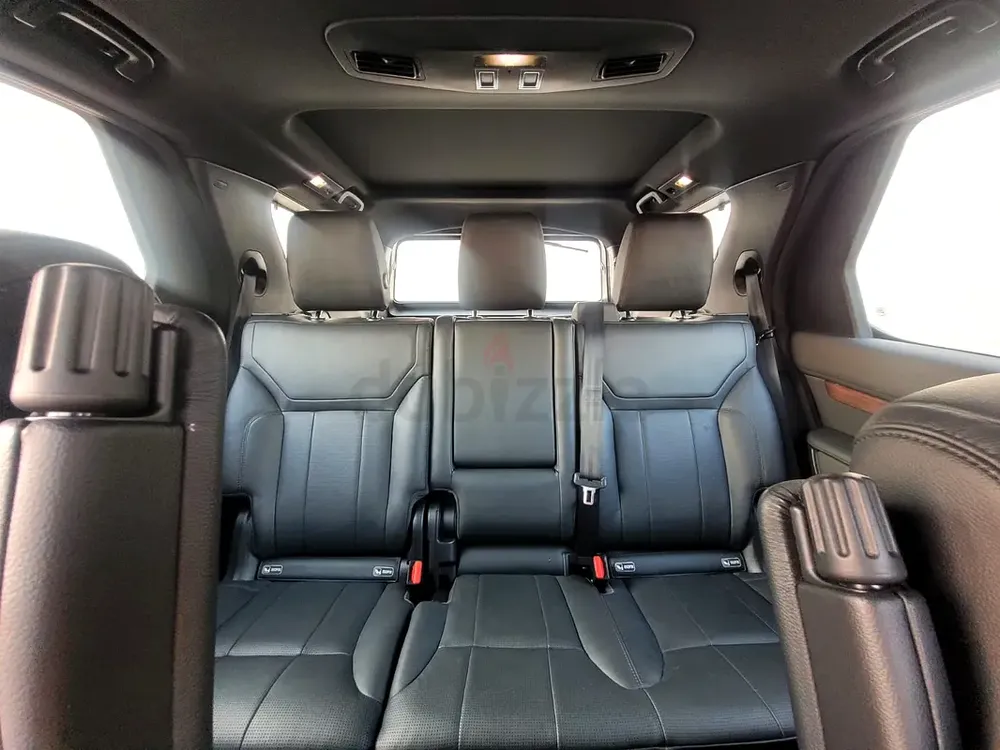 Land Rover Discovery HSE 2018 | GCC Specs | Well Maintained - Image 11