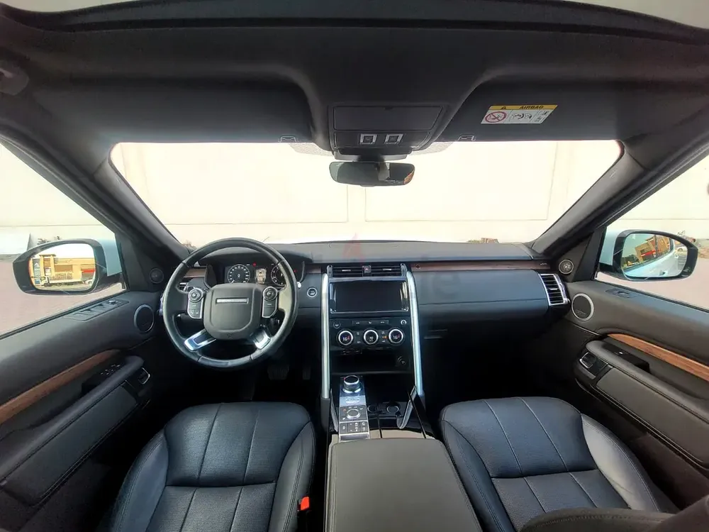 Land Rover Discovery HSE 2018 | GCC Specs | Well Maintained - Image 13