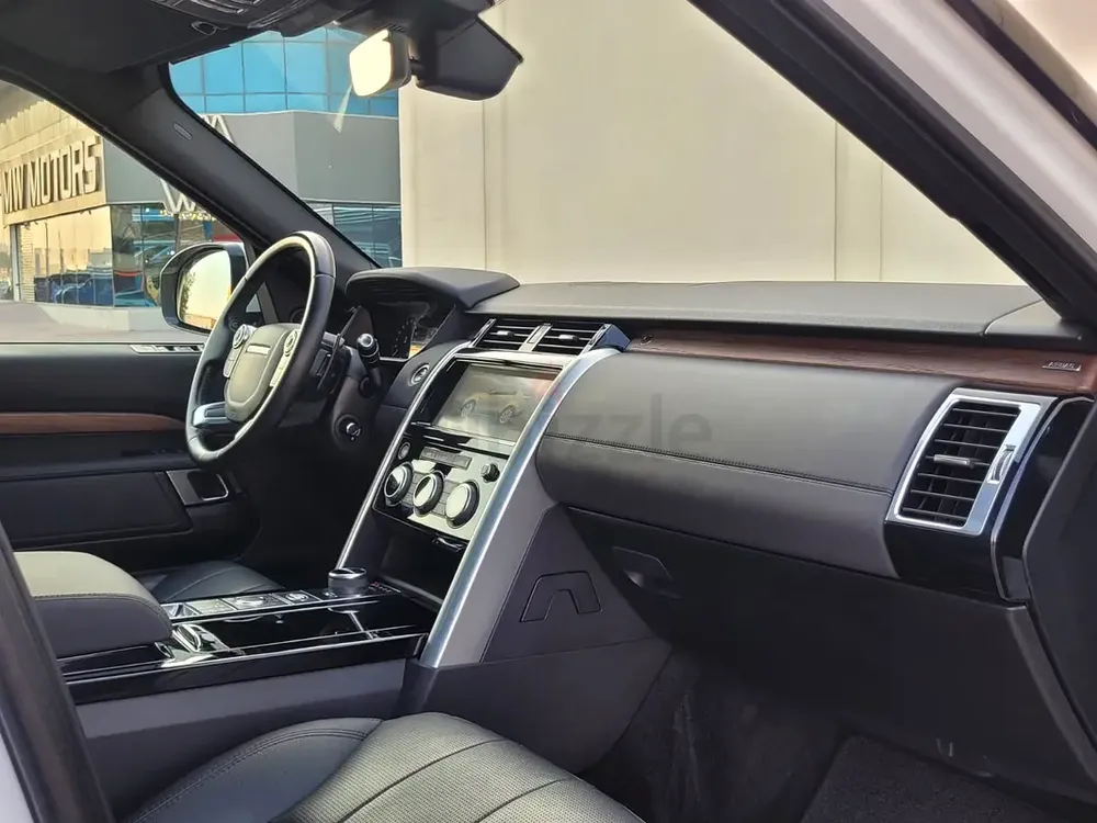 Land Rover Discovery HSE 2018 | GCC Specs | Well Maintained - Image 15