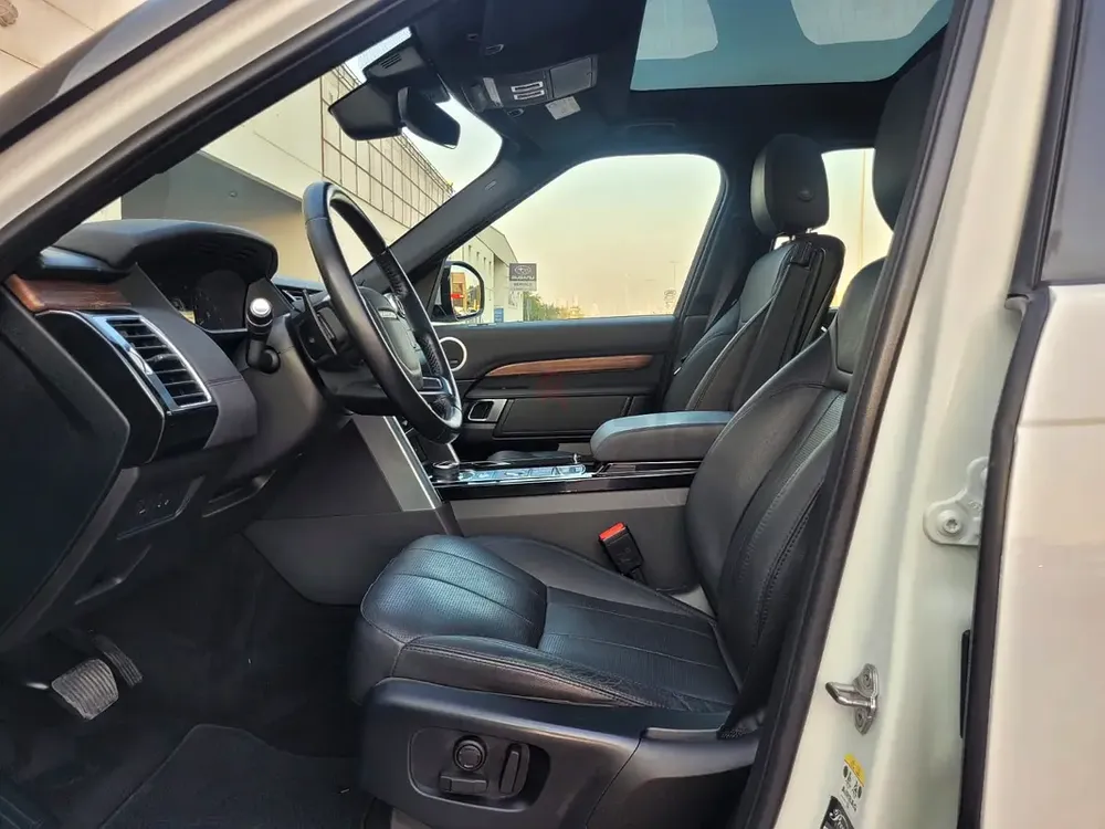 Land Rover Discovery HSE 2018 | GCC Specs | Well Maintained - Image 16