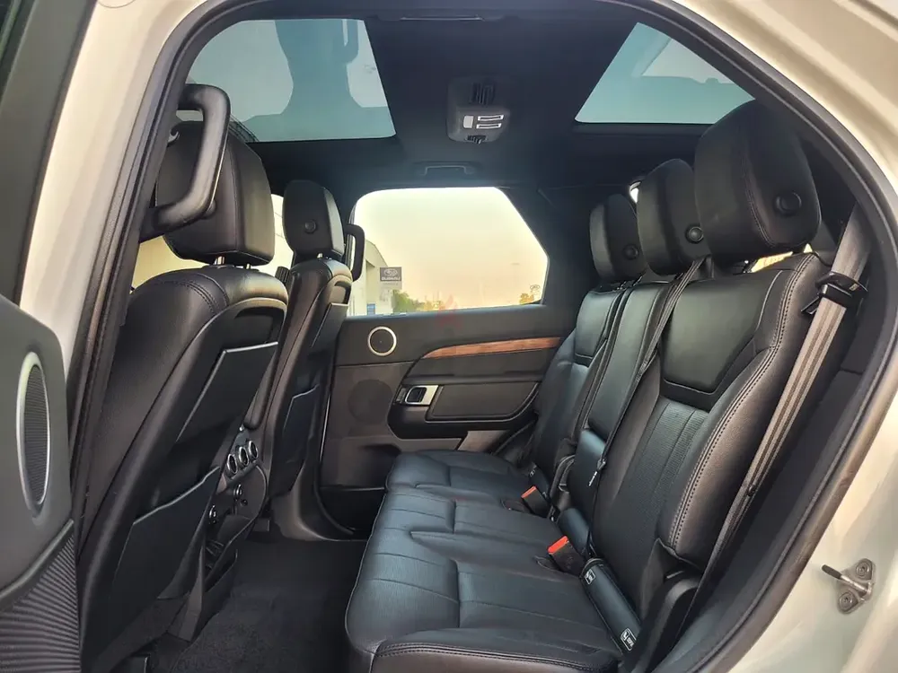 Land Rover Discovery HSE 2018 | GCC Specs | Well Maintained - Image 17