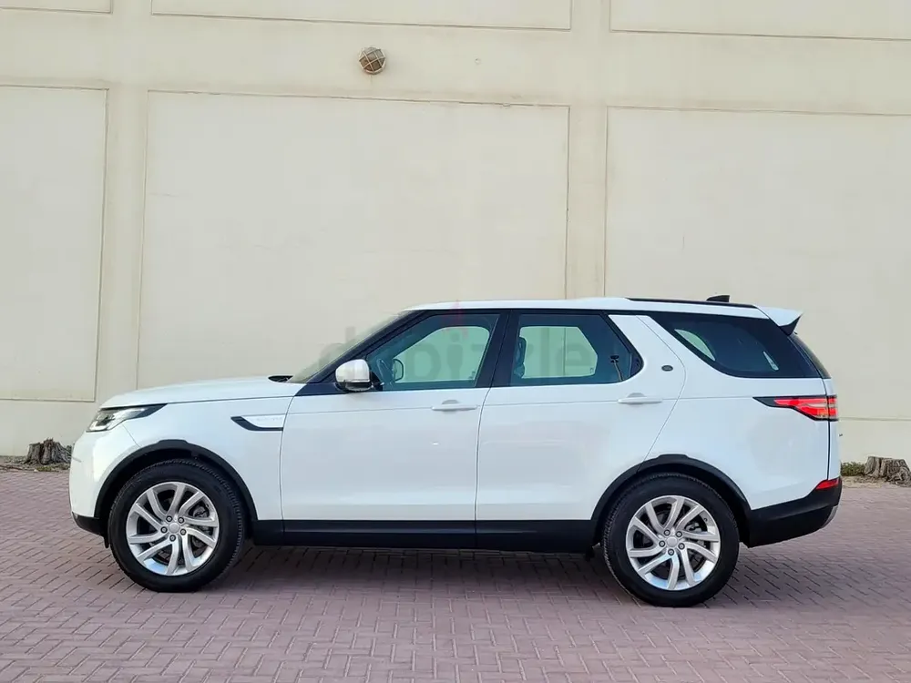 Land Rover Discovery HSE 2018 | GCC Specs | Well Maintained - Image 4
