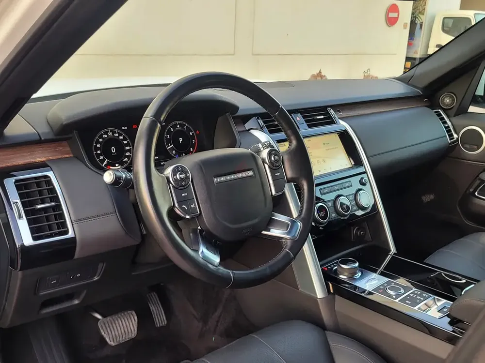 Land Rover Discovery HSE 2018 | GCC Specs | Well Maintained - Image 5
