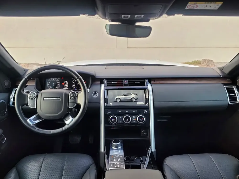 Land Rover Discovery HSE 2018 | GCC Specs | Well Maintained - Image 8