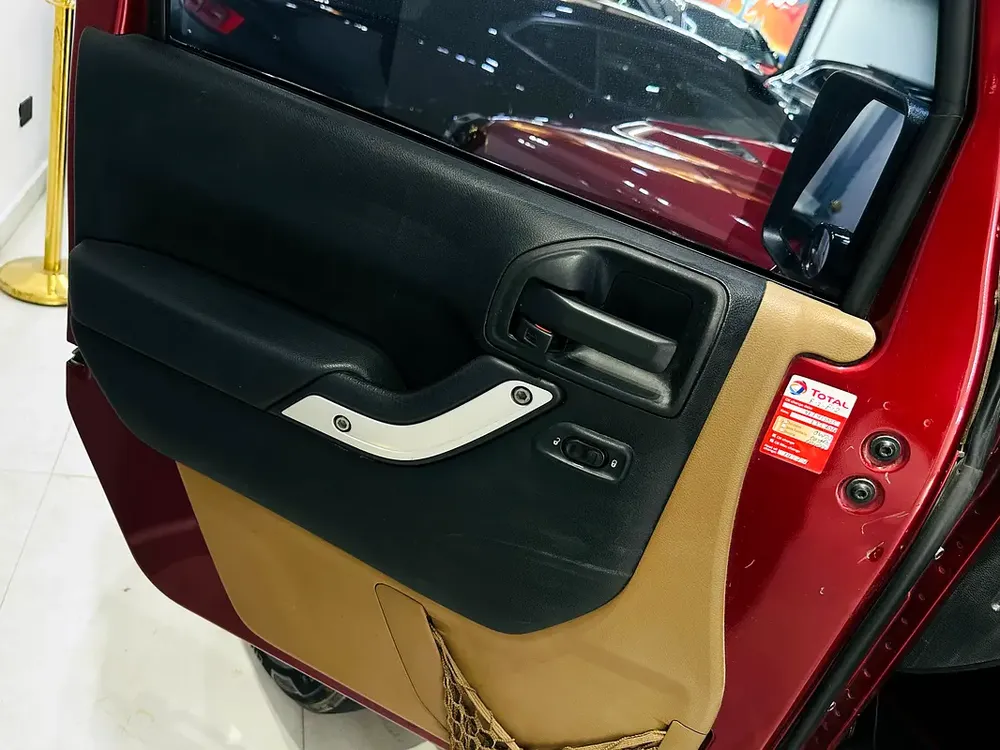 JEEP WRANGLER SAHARA 2014 GCC SPECS SHOWROOM CONDITION - Image 12