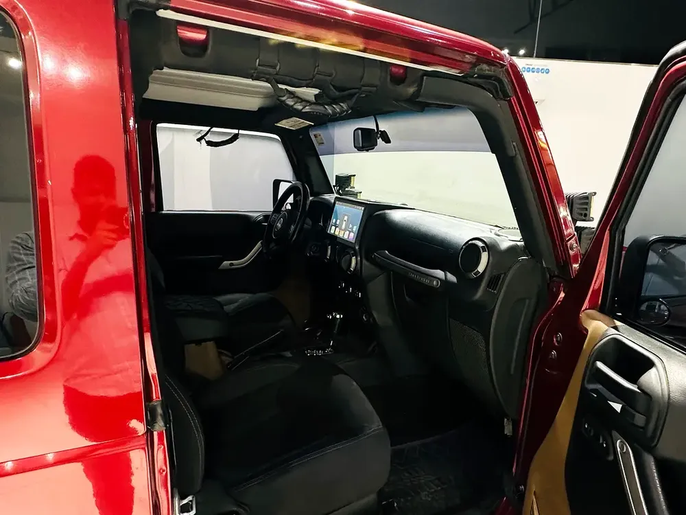 JEEP WRANGLER SAHARA 2014 GCC SPECS SHOWROOM CONDITION - Image 14
