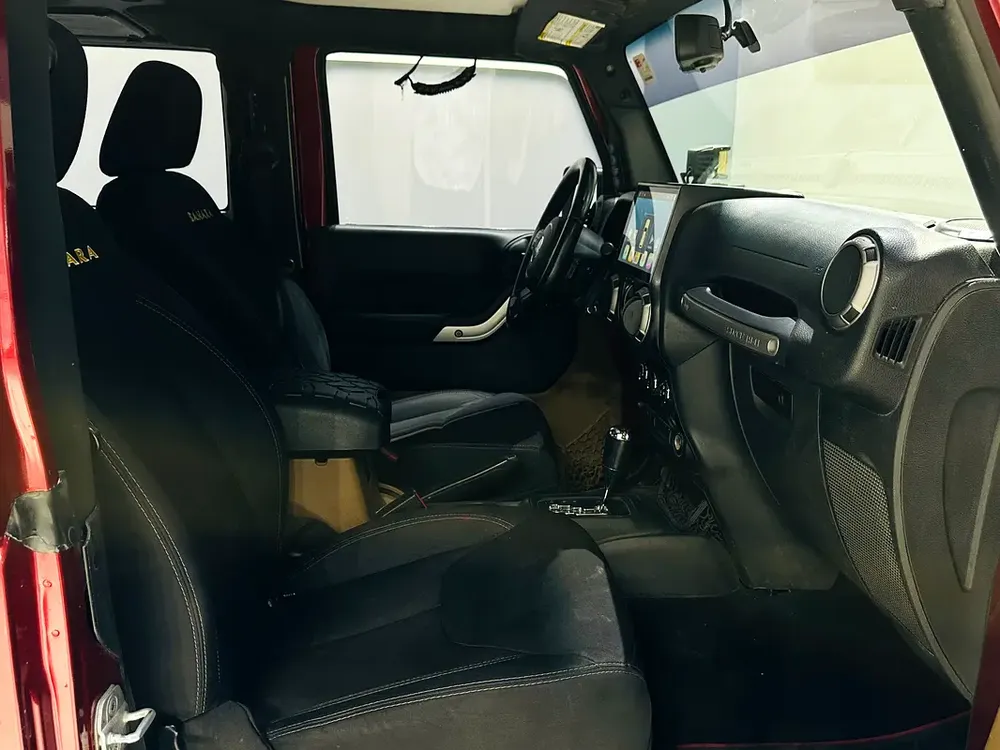 JEEP WRANGLER SAHARA 2014 GCC SPECS SHOWROOM CONDITION - Image 8