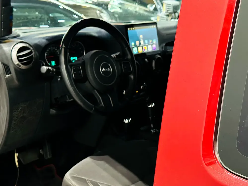 JEEP WRANGLER SAHARA 2014 GCC SPECS SHOWROOM CONDITION - Image 9