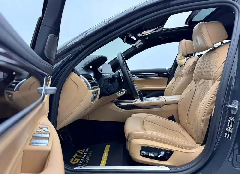 2022 BMW 730li xDrive M-sport, Dec/2026 BMW Warranty, BMW Service History, Excellent Condition, GCC - Image 11