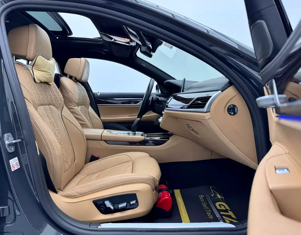 2022 BMW 730li xDrive M-sport, Dec/2026 BMW Warranty, BMW Service History, Excellent Condition, GCC - Image 12