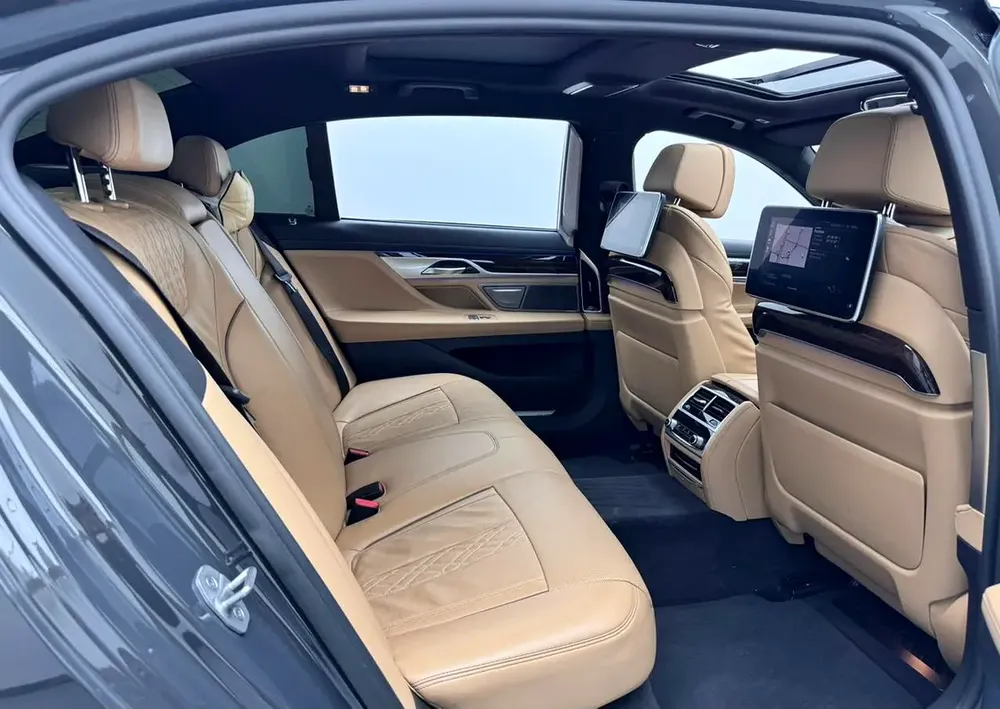 2022 BMW 730li xDrive M-sport, Dec/2026 BMW Warranty, BMW Service History, Excellent Condition, GCC - Image 14