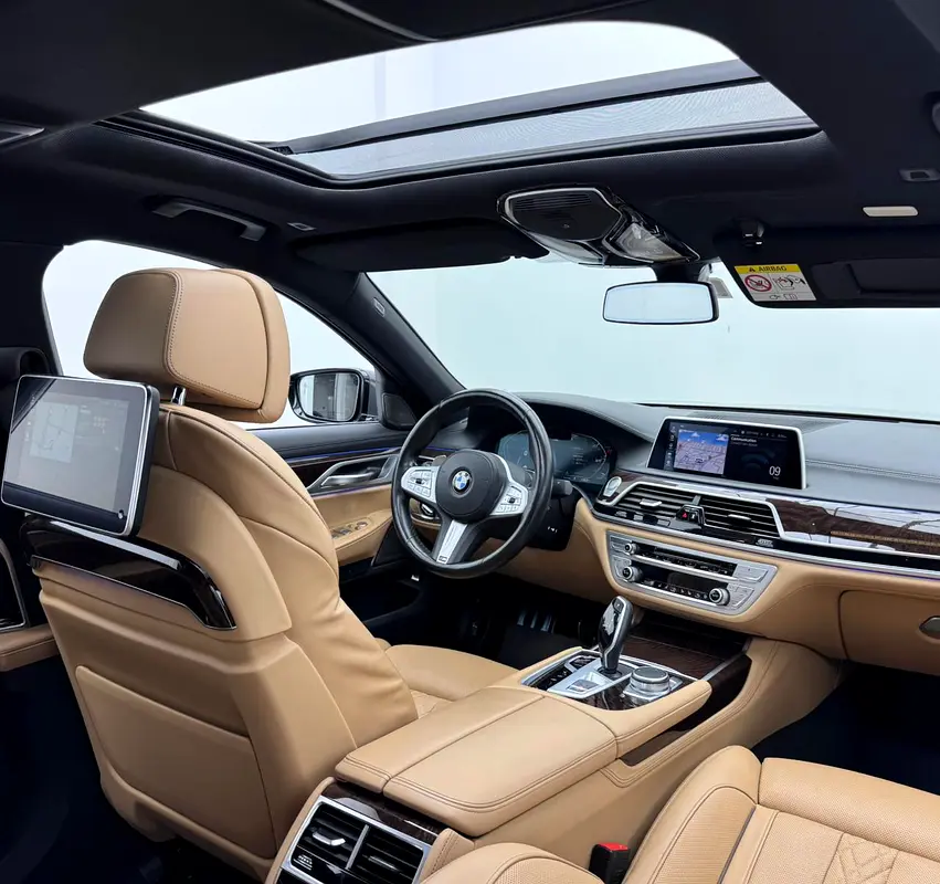 2022 BMW 730li xDrive M-sport, Dec/2026 BMW Warranty, BMW Service History, Excellent Condition, GCC - Image 17
