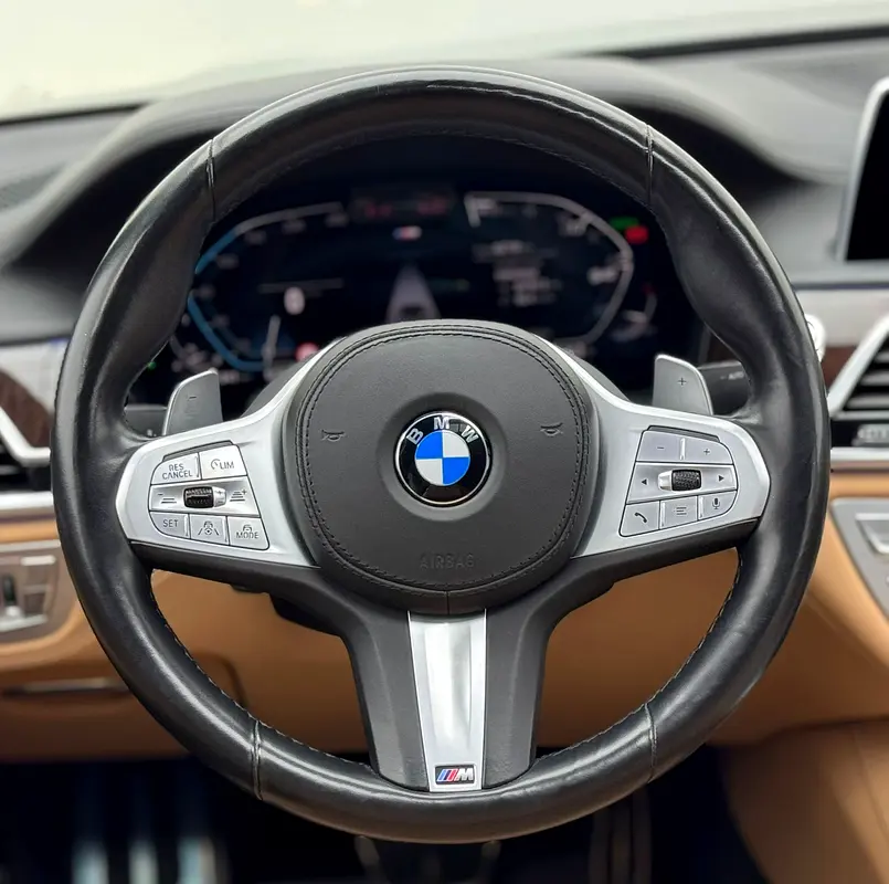 2022 BMW 730li xDrive M-sport, Dec/2026 BMW Warranty, BMW Service History, Excellent Condition, GCC - Image 9