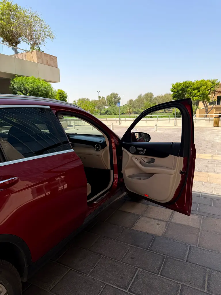 2019 Mercedes-Benz GLC 300 | American Specs | Well Maintained - Image 4