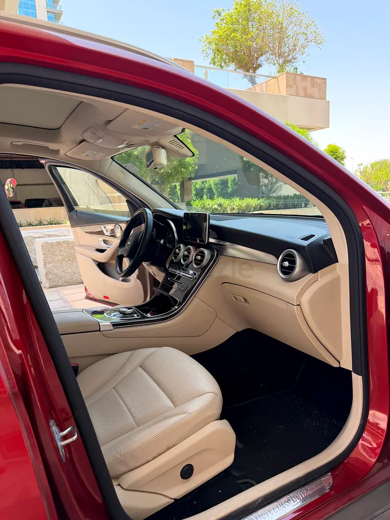 2019 Mercedes-Benz GLC 300 | American Specs | Well Maintained - Image 5