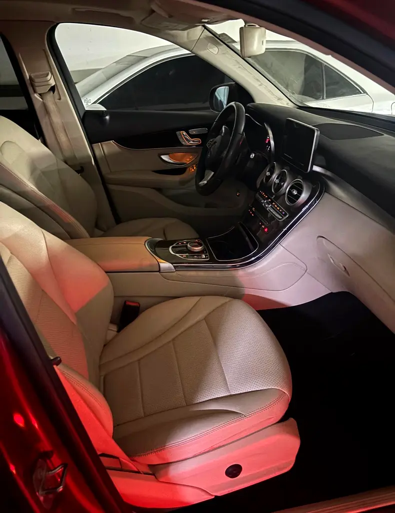 2019 Mercedes-Benz GLC 300 | American Specs | Well Maintained - Image 9