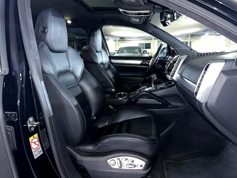 PORSCHE CAYENNE TURBO 4.8L 2011 | 18-WAY ADJUSTABLE SEATS | SPORTS EXHAUST | SUNROOF - Image 14