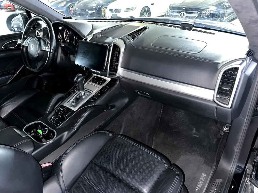 PORSCHE CAYENNE TURBO 4.8L 2011 | 18-WAY ADJUSTABLE SEATS | SPORTS EXHAUST | SUNROOF - Image 18