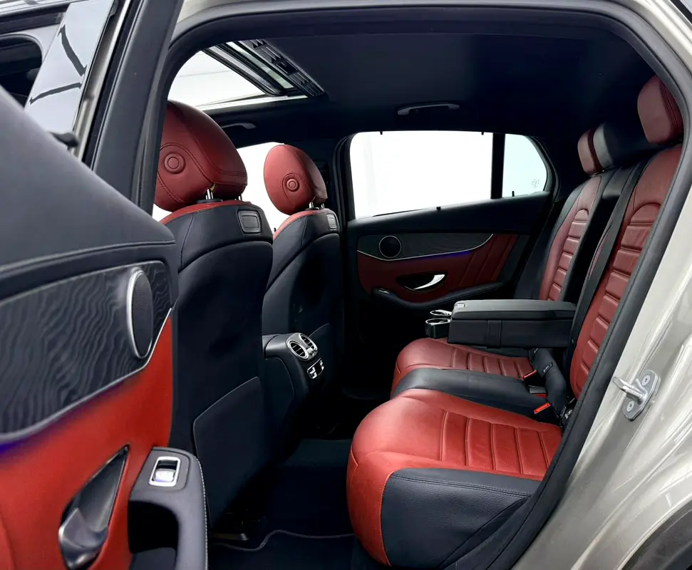 2020 Mercedes Benz GLC300 AMG 4MATIC Coupe, 2027 MB Warranty, Full MB Service History, GCC - Image 17
