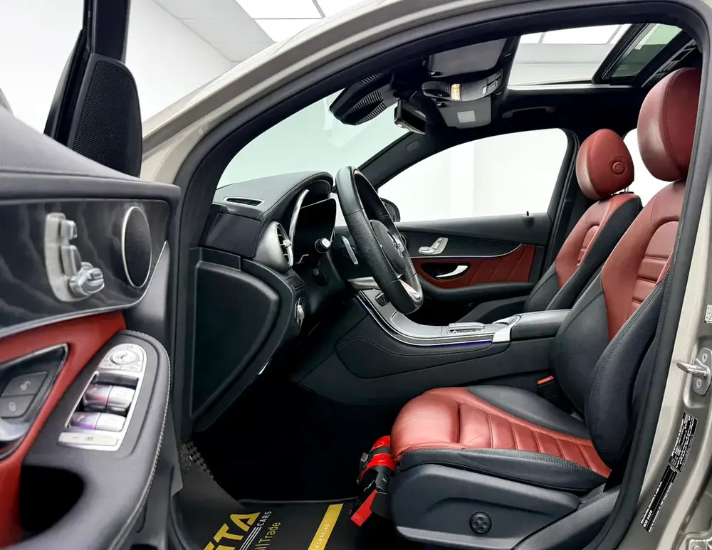 2020 Mercedes Benz GLC300 AMG 4MATIC Coupe, 2027 MB Warranty, Full MB Service History, GCC - Image 8