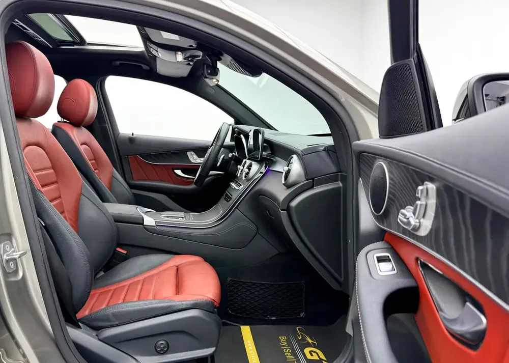 2020 Mercedes Benz GLC300 AMG 4MATIC Coupe, 2027 MB Warranty, Full MB Service History, GCC - Image 9