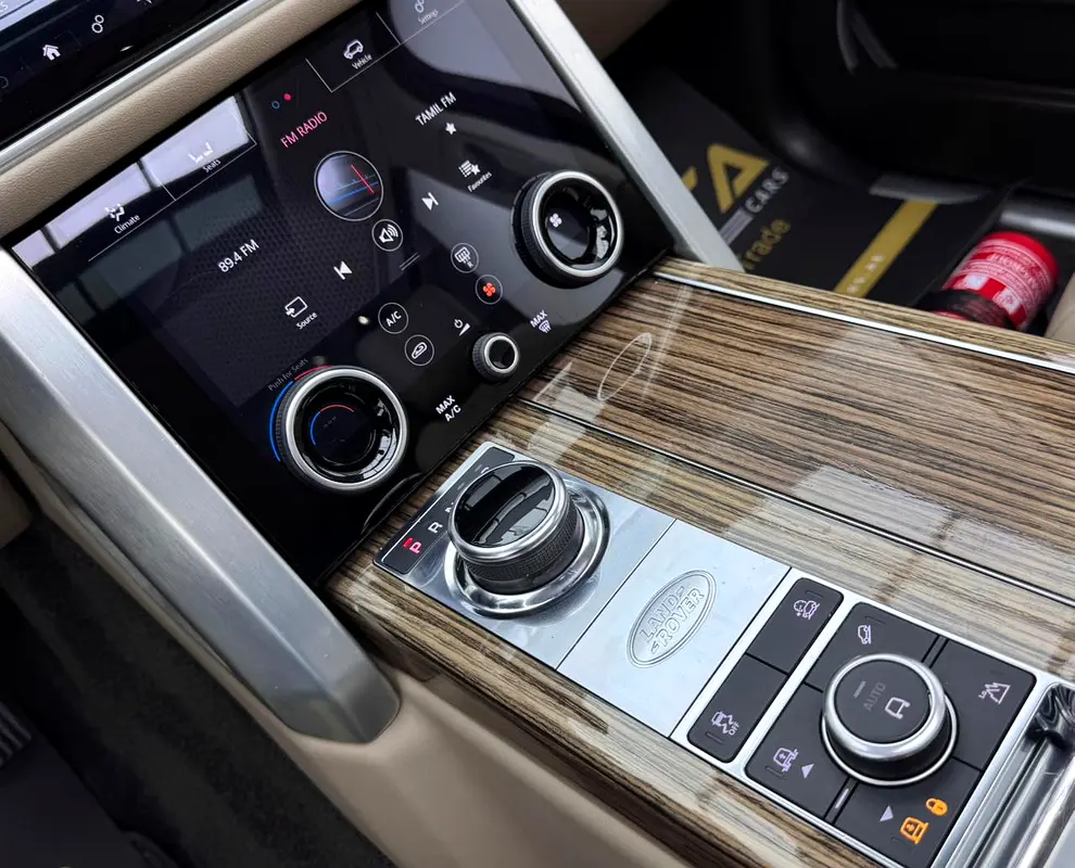 2019 Range Rover Vogue HSE, 1 Year Warranty, Full Service History, Excellent Condition, GCC - Image 10
