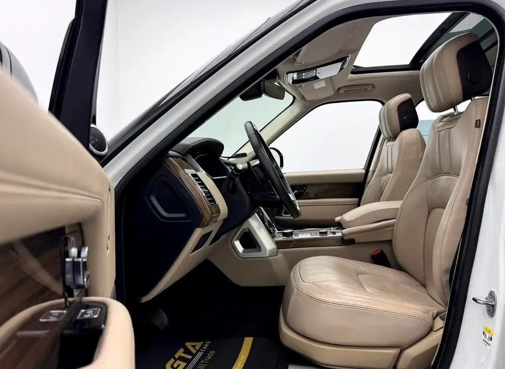 2019 Range Rover Vogue HSE, 1 Year Warranty, Full Service History, Excellent Condition, GCC - Image 11