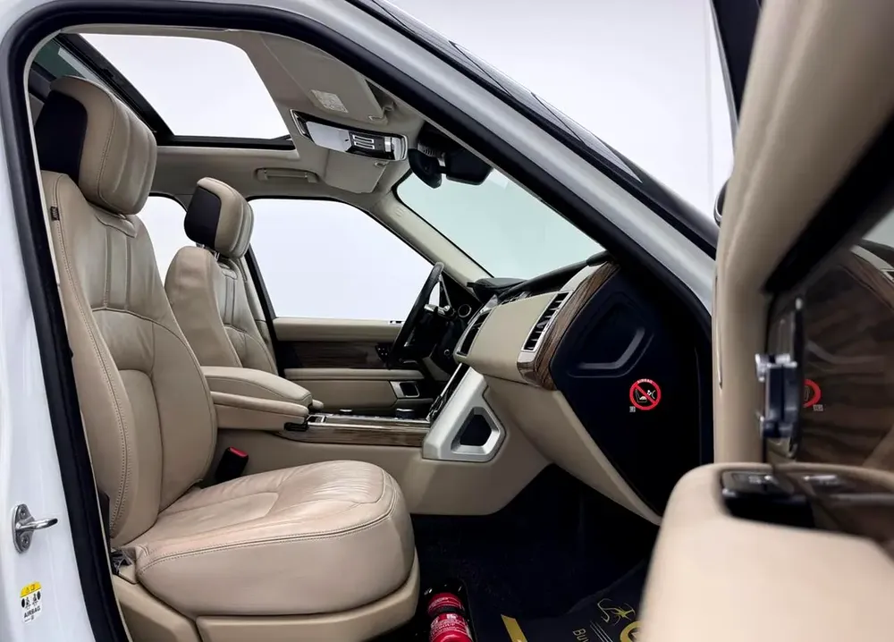 2019 Range Rover Vogue HSE, 1 Year Warranty, Full Service History, Excellent Condition, GCC - Image 12