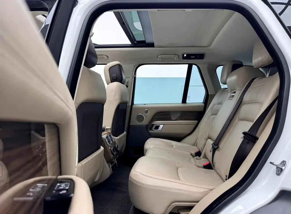 2019 Range Rover Vogue HSE, 1 Year Warranty, Full Service History, Excellent Condition, GCC - Image 13