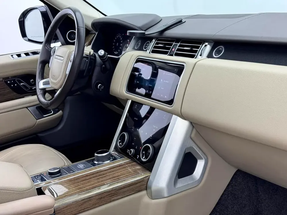 2019 Range Rover Vogue HSE, 1 Year Warranty, Full Service History, Excellent Condition, GCC - Image 15