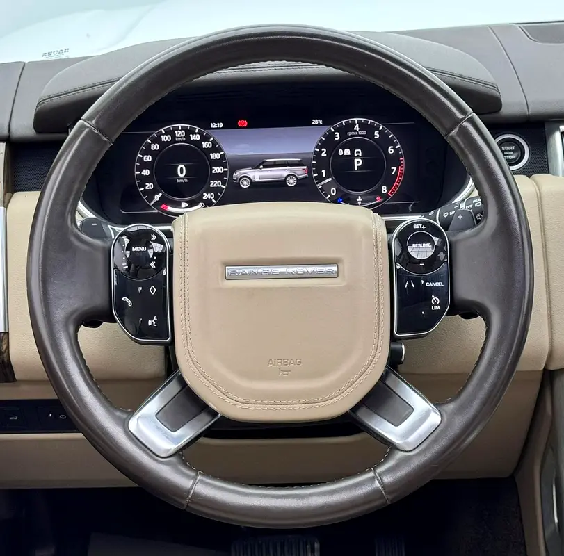 2019 Range Rover Vogue HSE, 1 Year Warranty, Full Service History, Excellent Condition, GCC - Image 9