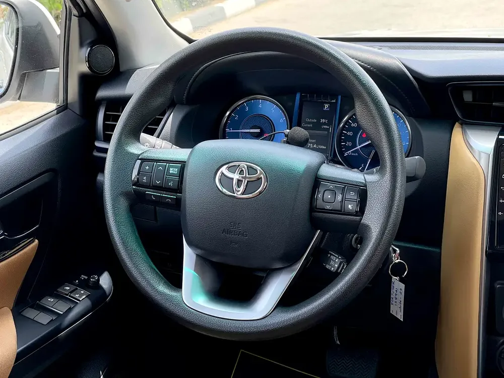 UNLIMITED MILEAGE WARRANTY / 4X4 + NAVIGATION + CAMERA + LED LIGHTS + ALLOY WHEELS  + CRUISE CONTROL - Image 14