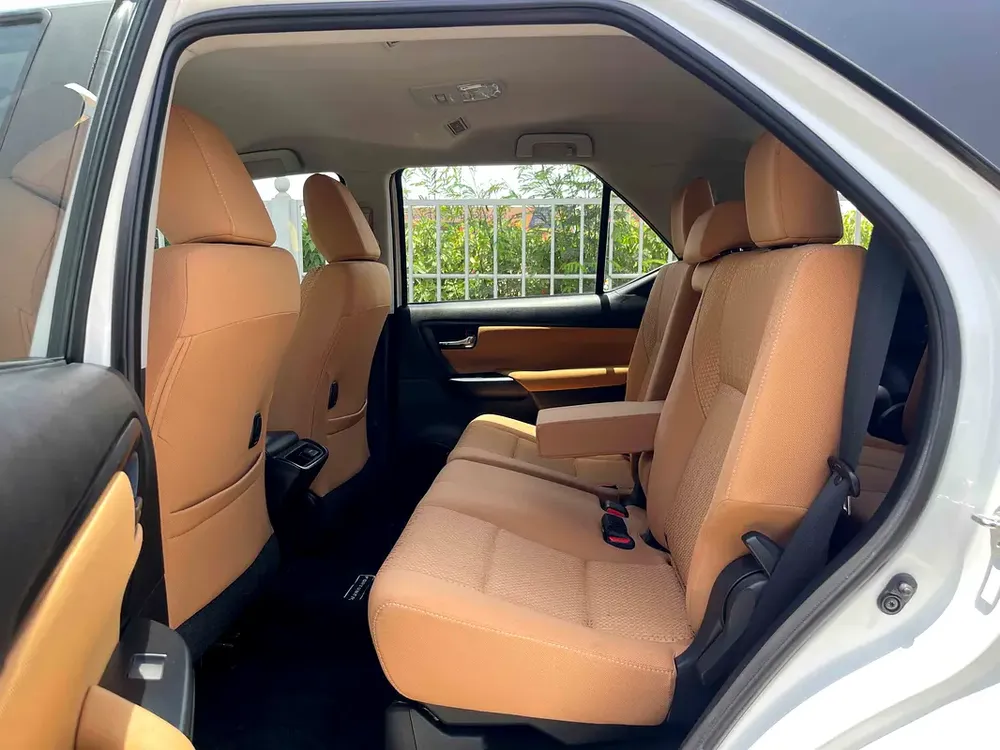 UNLIMITED MILEAGE WARRANTY / 4X4 + NAVIGATION + CAMERA + LED LIGHTS + ALLOY WHEELS  + CRUISE CONTROL - Image 17