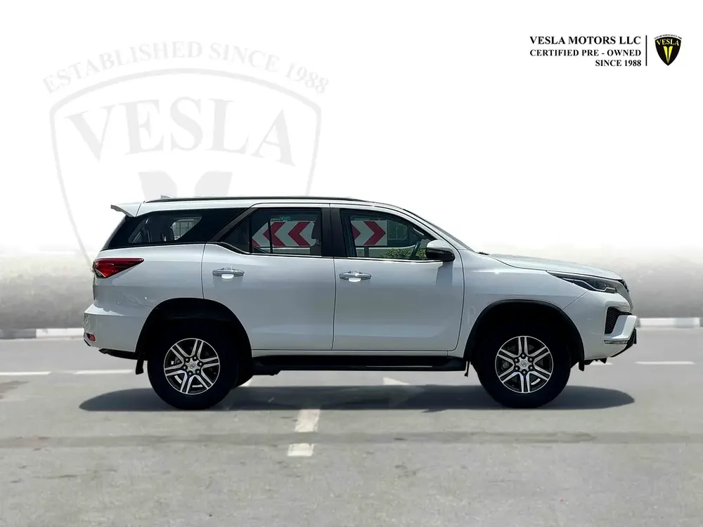 UNLIMITED MILEAGE WARRANTY / 4X4 + NAVIGATION + CAMERA + LED LIGHTS + ALLOY WHEELS  + CRUISE CONTROL - Image 4