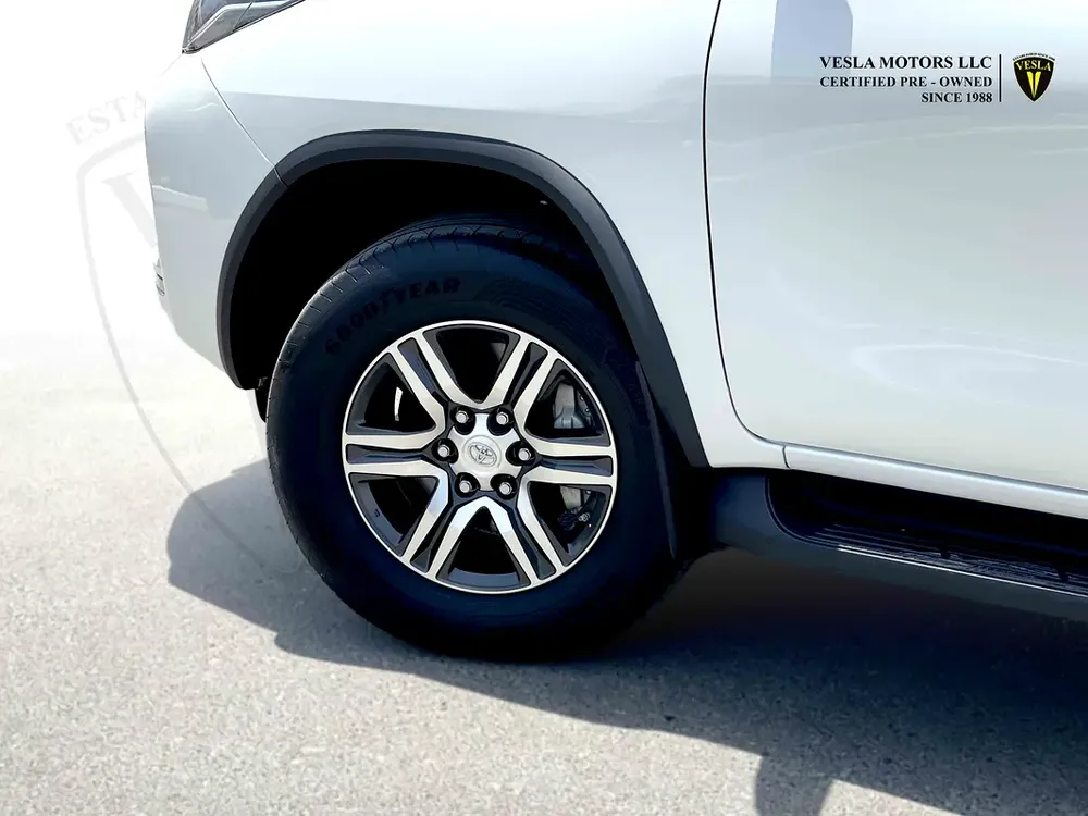 UNLIMITED MILEAGE WARRANTY / 4X4 + NAVIGATION + CAMERA + LED LIGHTS + ALLOY WHEELS  + CRUISE CONTROL - Image 9
