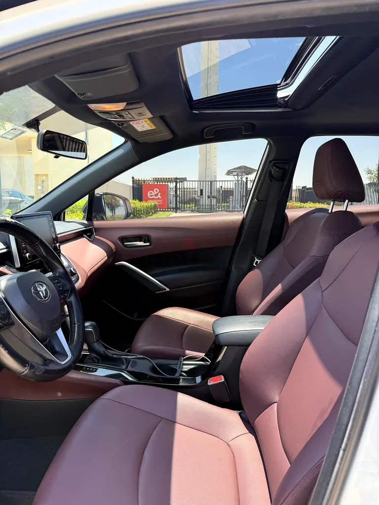 2022 Toyota Corolla Cross Hybrid | Full Al Futtaim Service History | Sunroof | New Tyres - Image 10