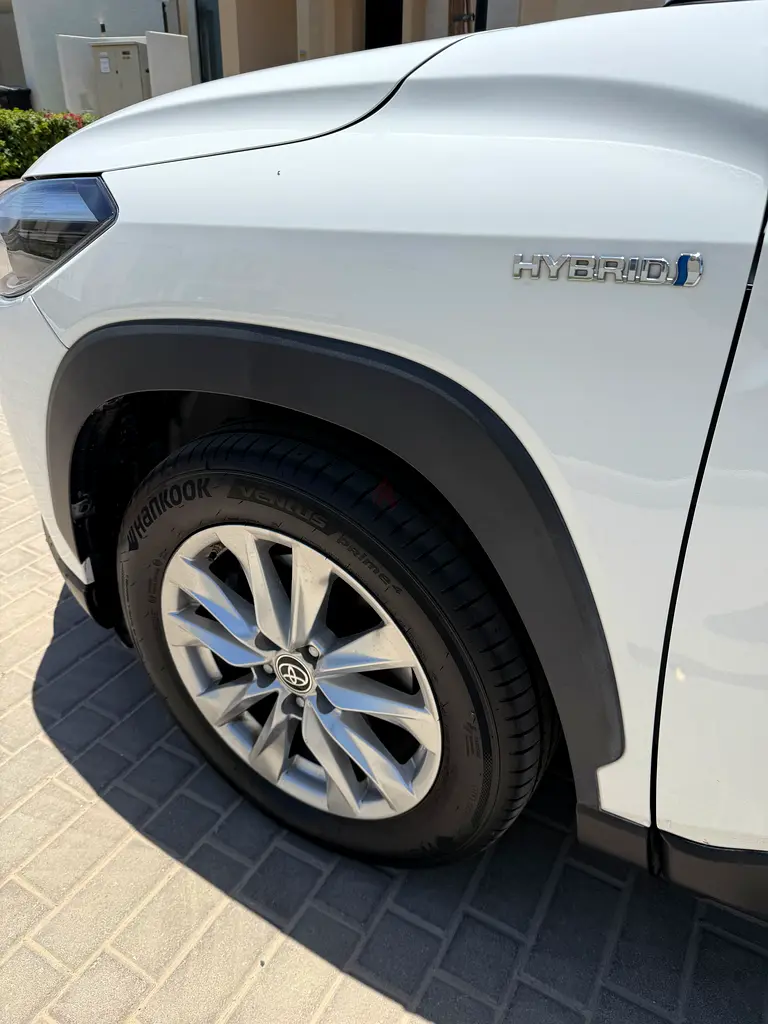 2022 Toyota Corolla Cross Hybrid | Full Al Futtaim Service History | Sunroof | New Tyres - Image 13