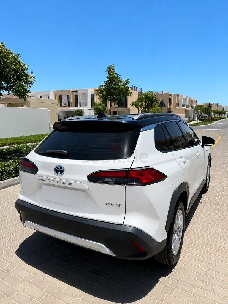 2022 Toyota Corolla Cross Hybrid | Full Al Futtaim Service History | Sunroof | New Tyres - Image 5