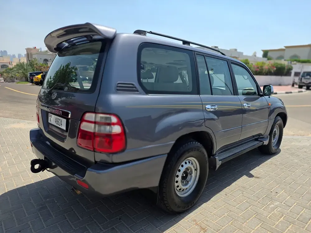 Toyota Land Cruiser GXR 2005 GCC Specs - Image 4