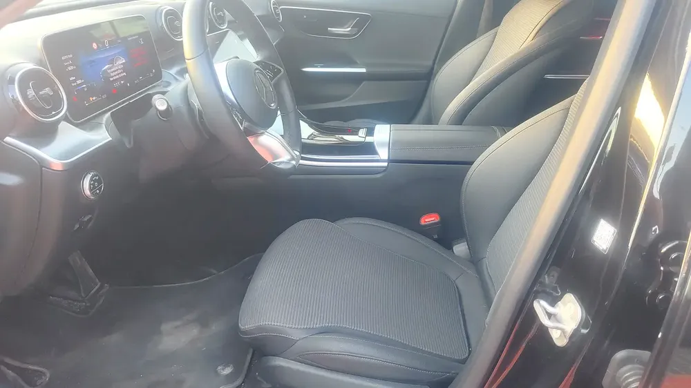 2025 Mercedes-Benz C-Class C220 | Japanese Specs | Near New Condition - Image 8